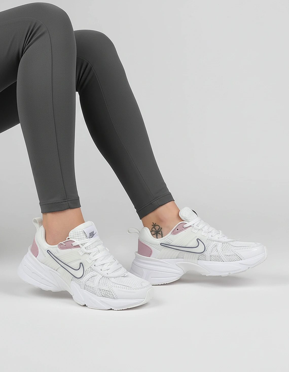 کفش دویدن زنانه نایکی V2K Run W